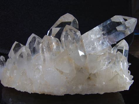 saf kum taşı kayacını oluşturan mineral